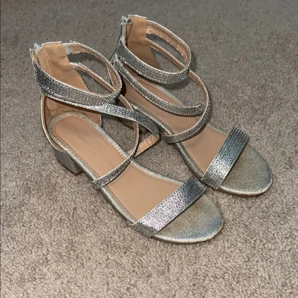 Adrienne Vittadini Levain Silver Strappy Girls Heels Kids Size 4